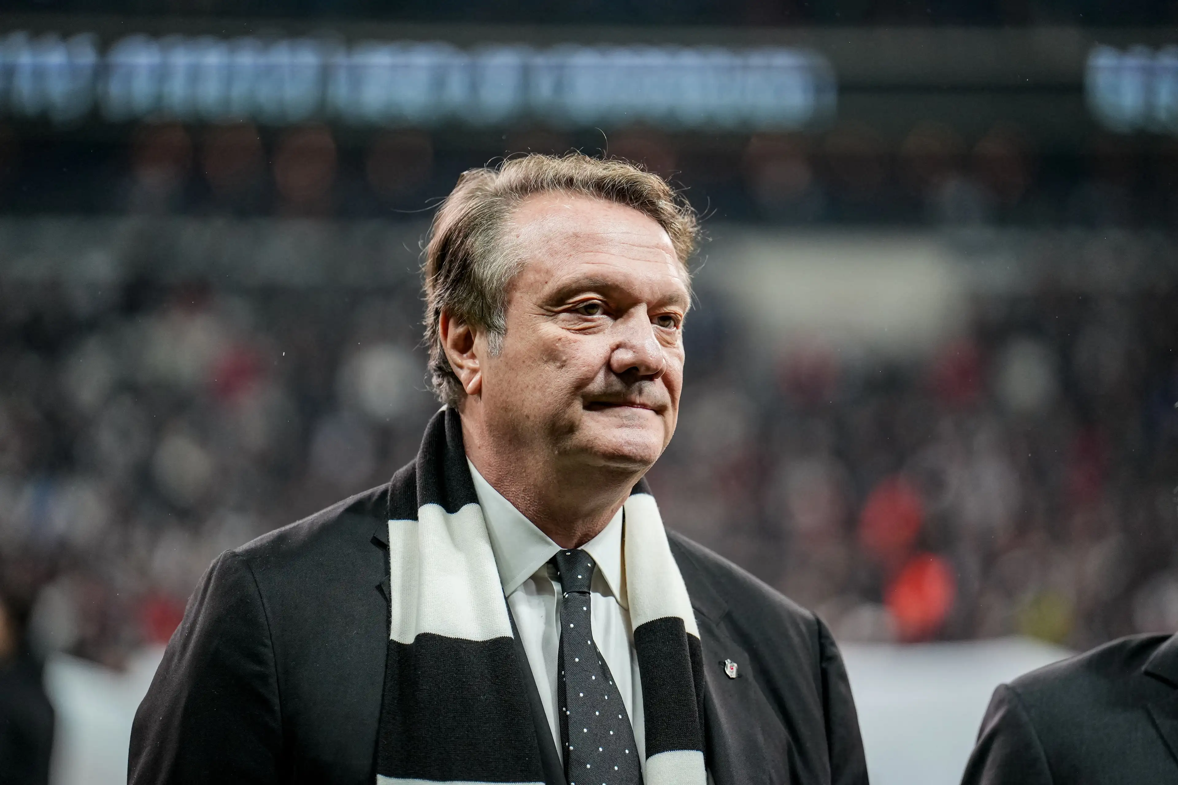 Beşiktaş Divan Kurulu'nda gerginlik: Hasan Arat'a yumruklu müdahale!