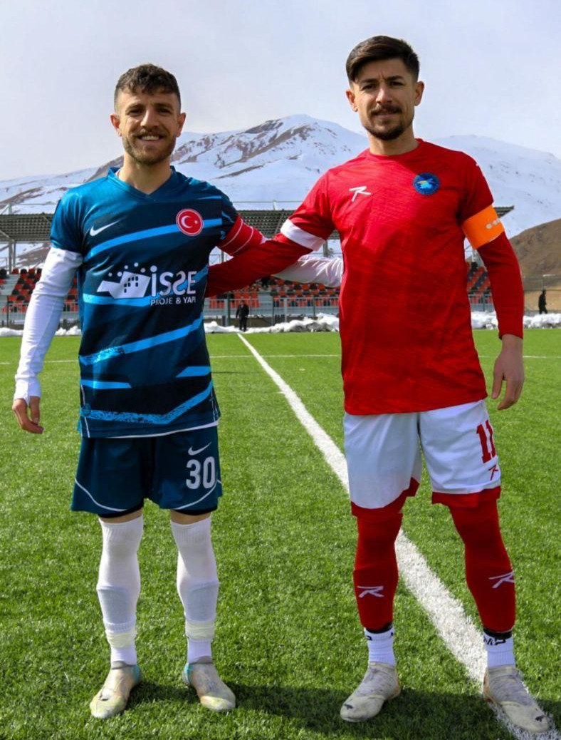 Van'da Aşkan kardeşler final maçında kozlarını paylaşıyor