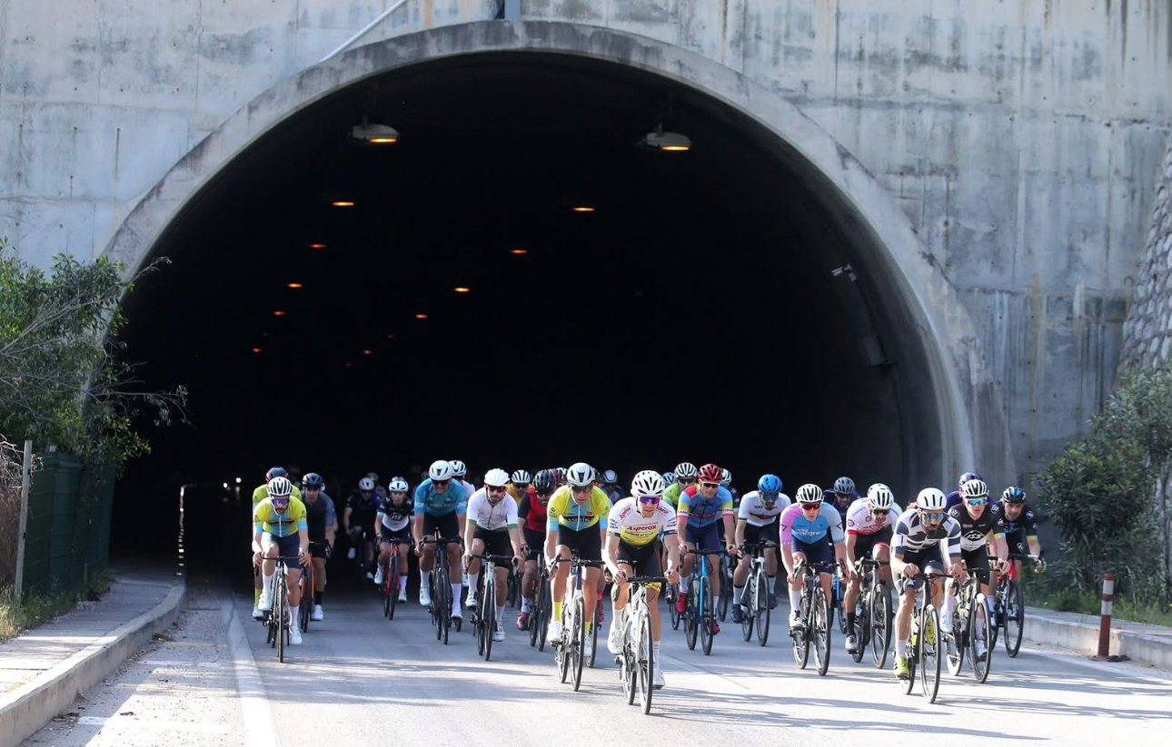 Kemer’de pedallar dostluk için döndü