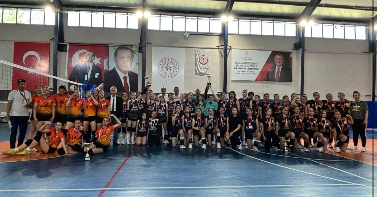 Serik Yıldızlar ve Küçükler Kızlar Voleybol İlçe Şampiyonası sona erdi
