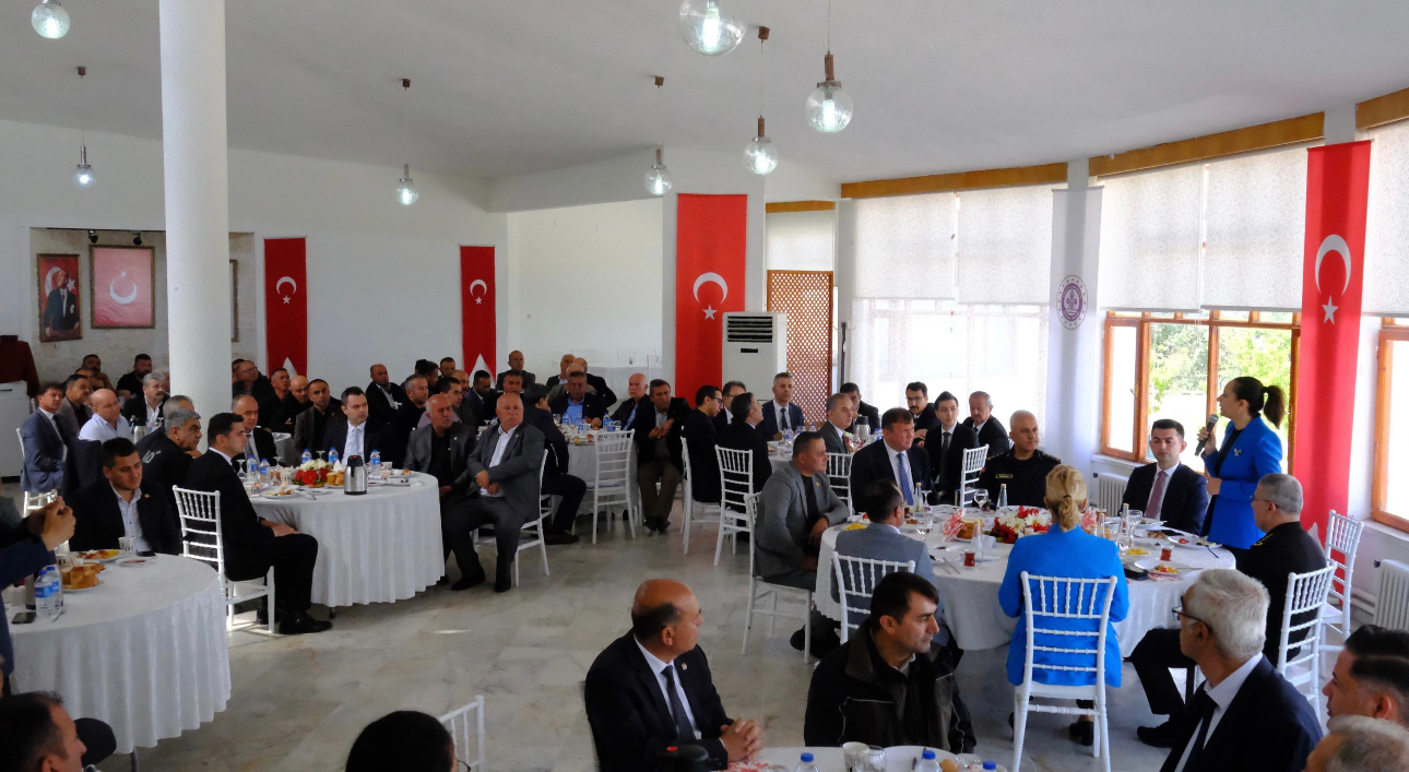 Burdur Valisi Bilgihan, muhtarlarla buluştu