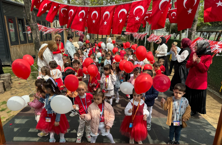 Kocaeli’de minik yürekler 23 Nisan’ı gururla kutladı