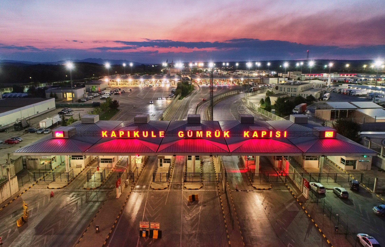 Kapıkule'de uyuşturucu operasyonu: 212 kilo esrar ele geçirildi