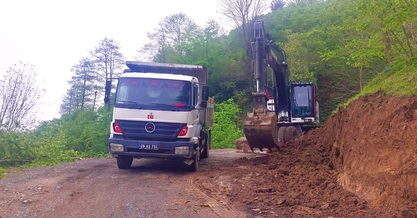 Giresun'da köy yollarına tamir ve bakım yapılmaya başladı