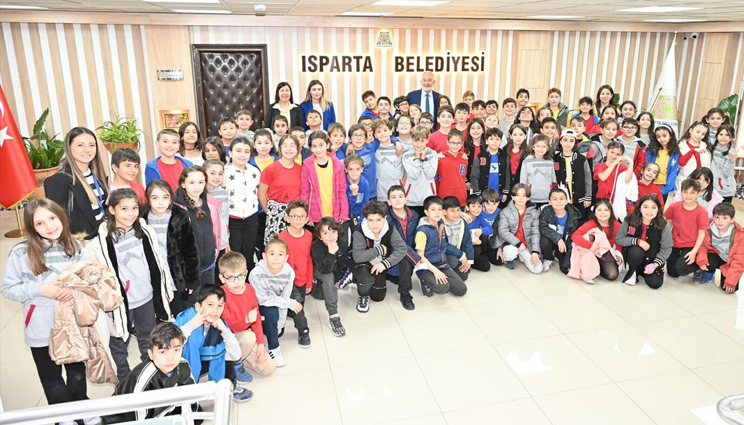 Isparta Belediye Başkanı Başdeğirmen: Sevdiğiniz işi yaparsanız yorulmazsınız