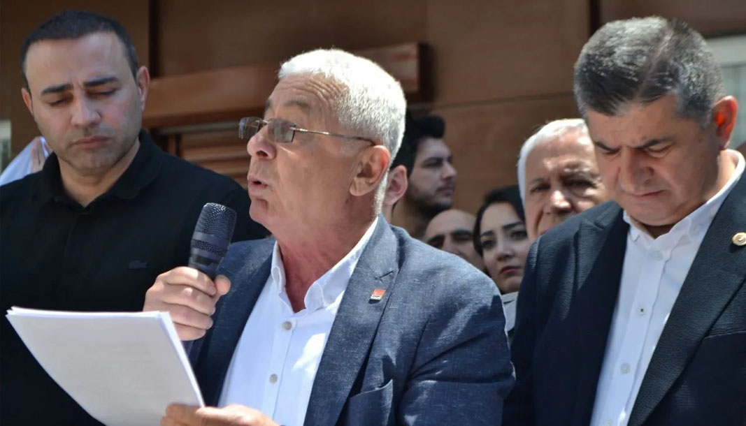 CHP Antalya örgütünden CK Akdeniz önünde elektrik zammı protestosu