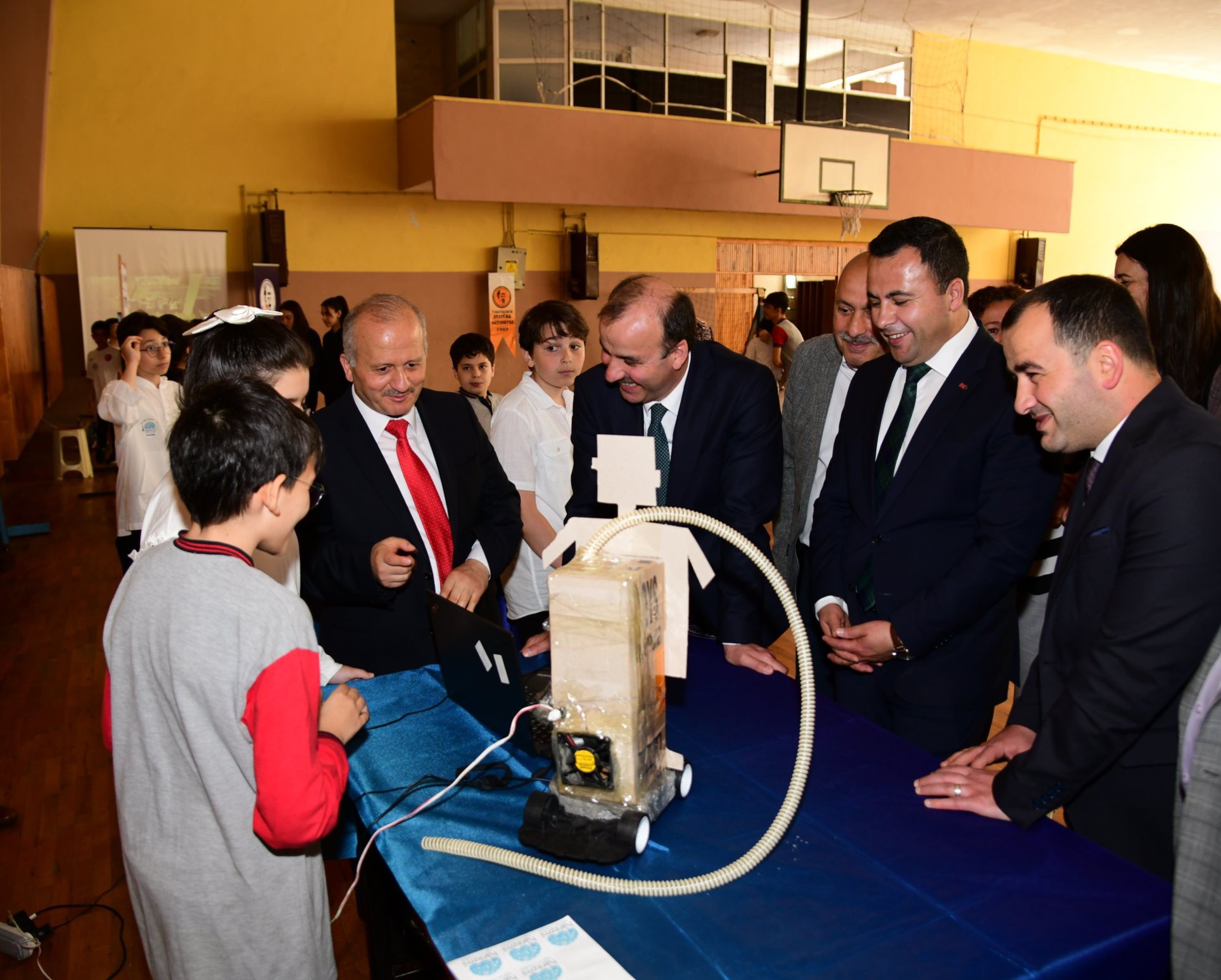 Harezmi Eğitim Modeli kapsamında 'Suya Yazanlar ve Yazarlık Eğitimi Proje Ürünleri Sergisi'ne yoğun  ilgi
