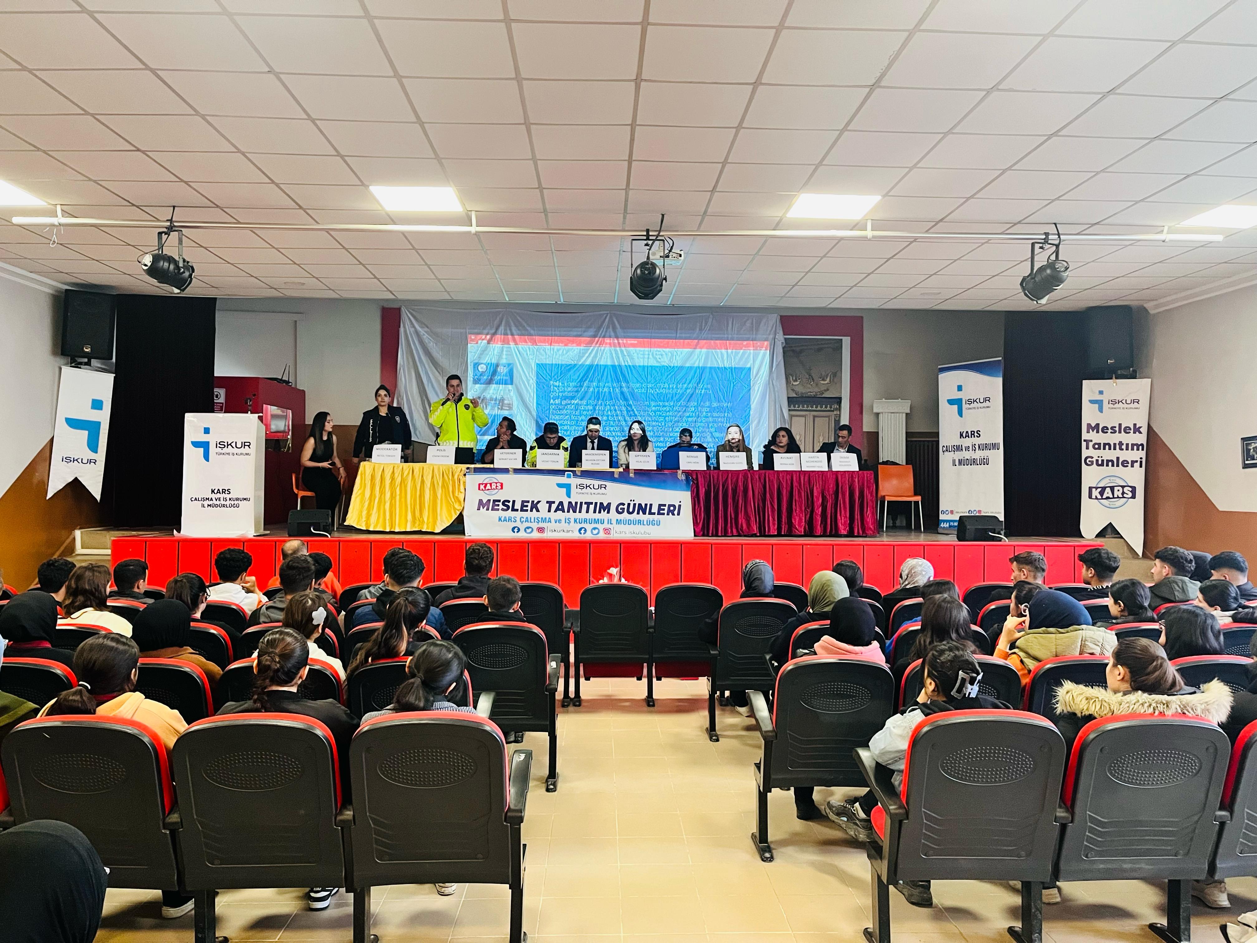 Kağızman'da son sınıf öğrencilerine “Meslek Tanıtım Günü” etkinliği yapıldı