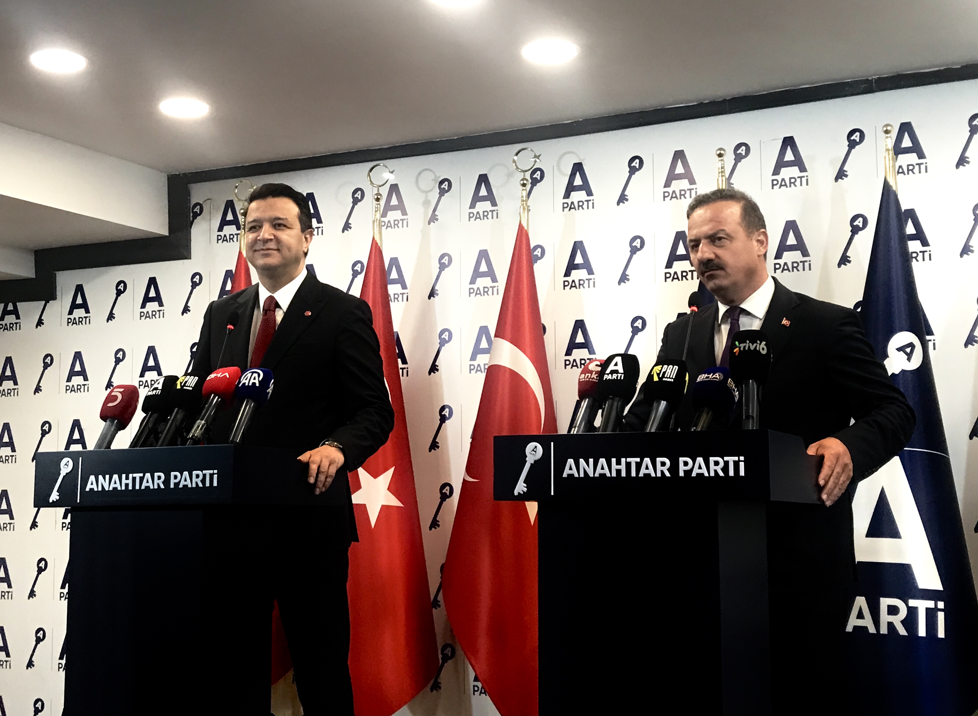 Anahtar Parti Genel Başkanı Yavuz Ağıralioğlu, Saadet Partisi Genel Başkanı Mahmut Arıkan'ı ağırladı
