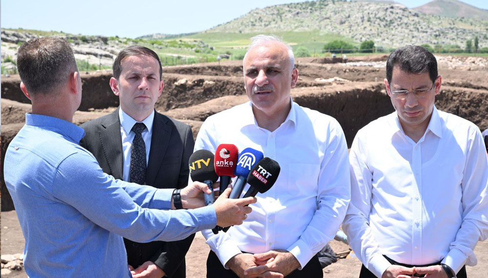 Vali Zorluoğlu Çayönü’nde konuştu: “Bu eşsiz miras, Göbeklitepe gibi tüm dünyaya tanıtılacak”