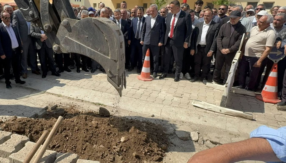 Eğirdir Pınar Pazarı’na doğalgaz için kazma vuruldu