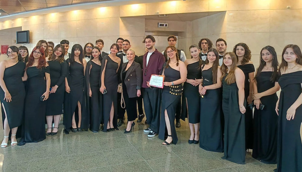 Manisa'nın 'çok sesli'sine İzmir'den çifte ödül