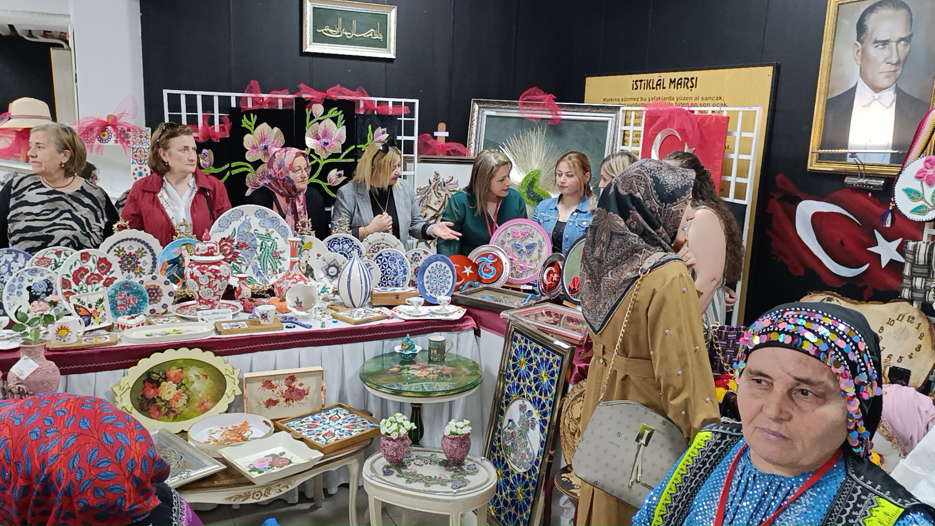 Beşikdüzü HEM kursiyerleri hünerlerini sergiledi