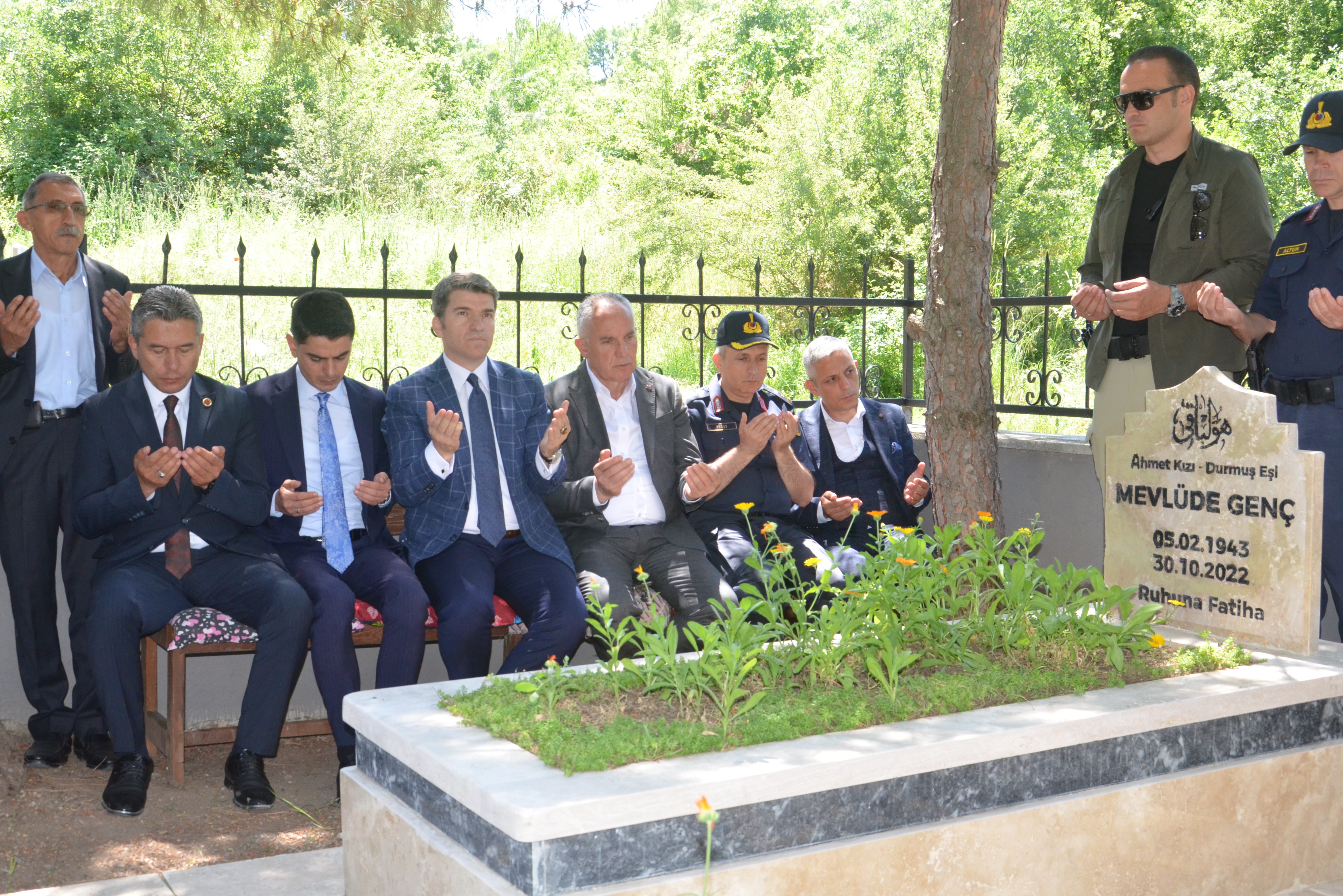 Solingen faciasında hayatını kaybedenler kabirleri başında anıldı