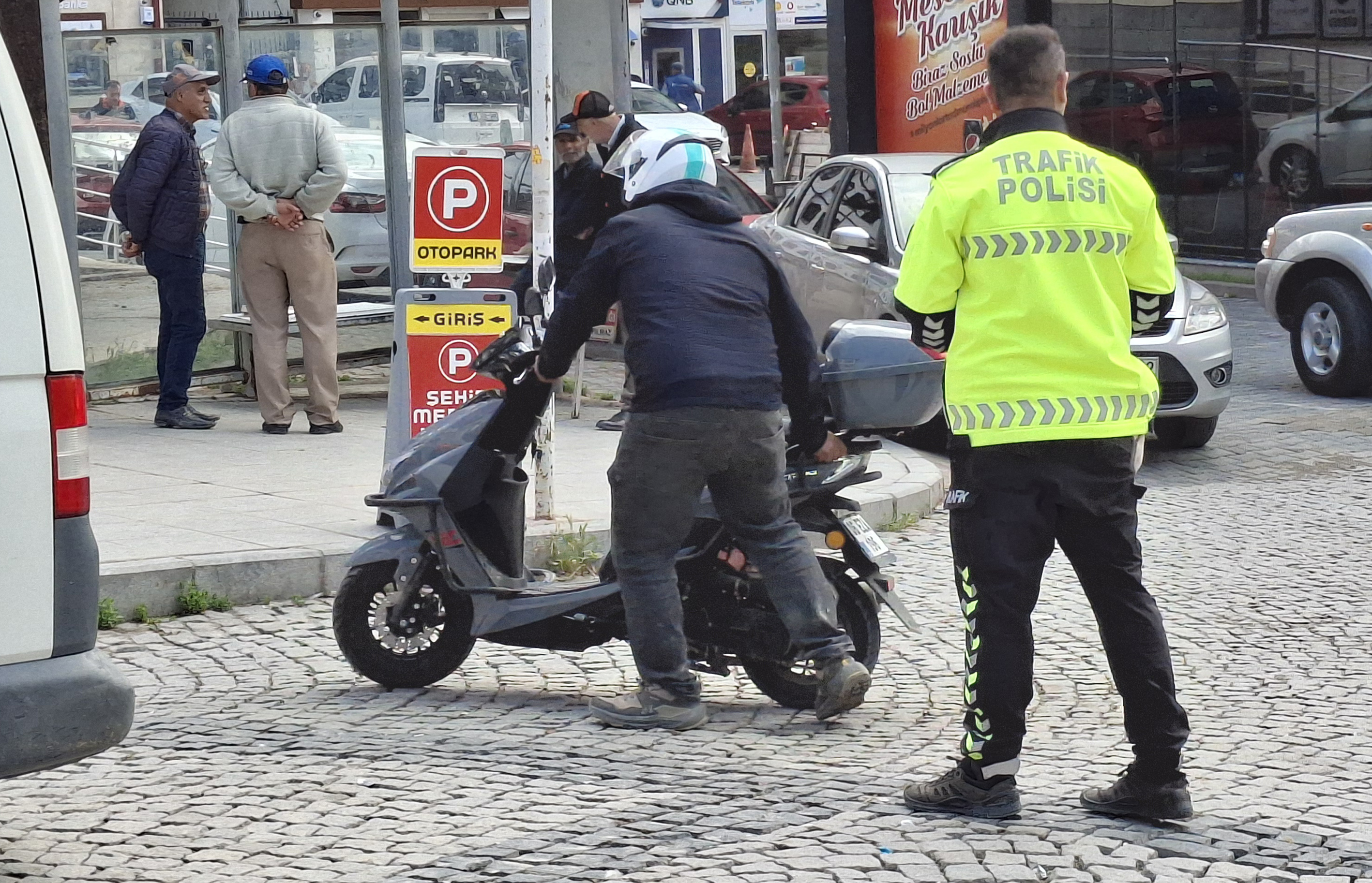 Beypazarı'nda trafik ve kimlik denetimleri sürüyor