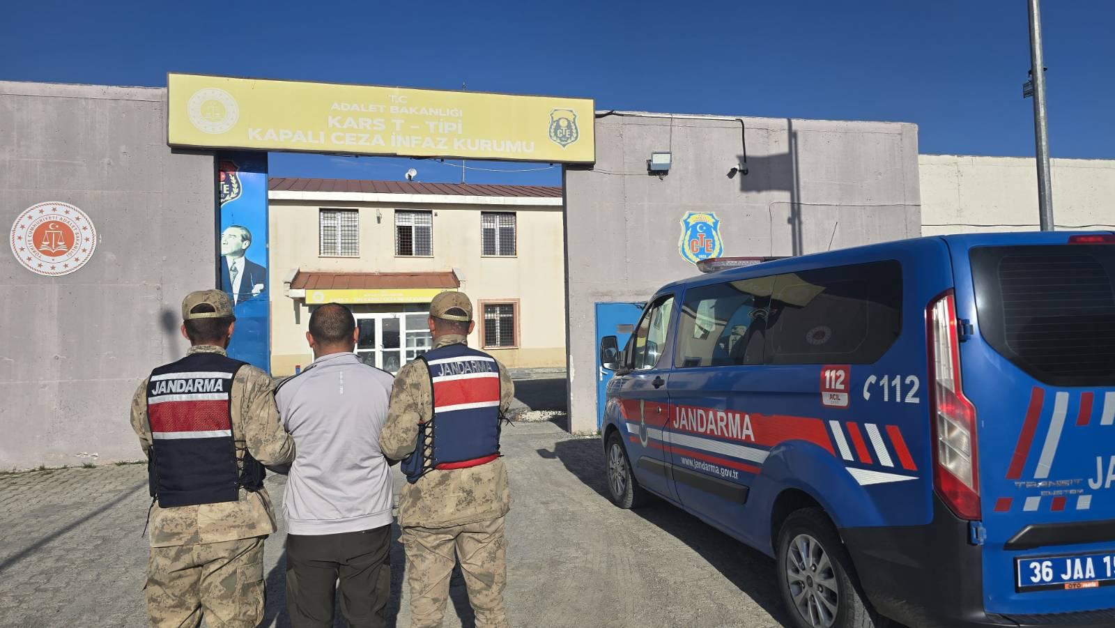 Kars'ta dolandırıcılık suçlusu yakayı ele verdi