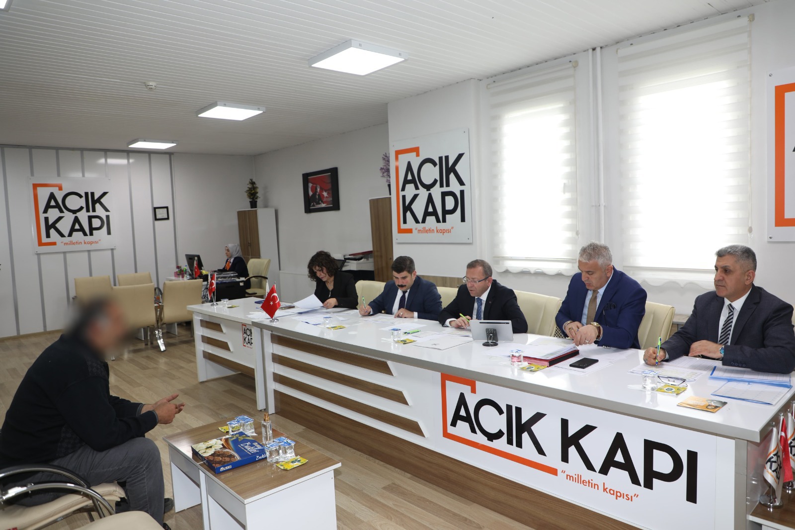 Vali Polat, halk günü toplantılarında vatandaşları ağırladı