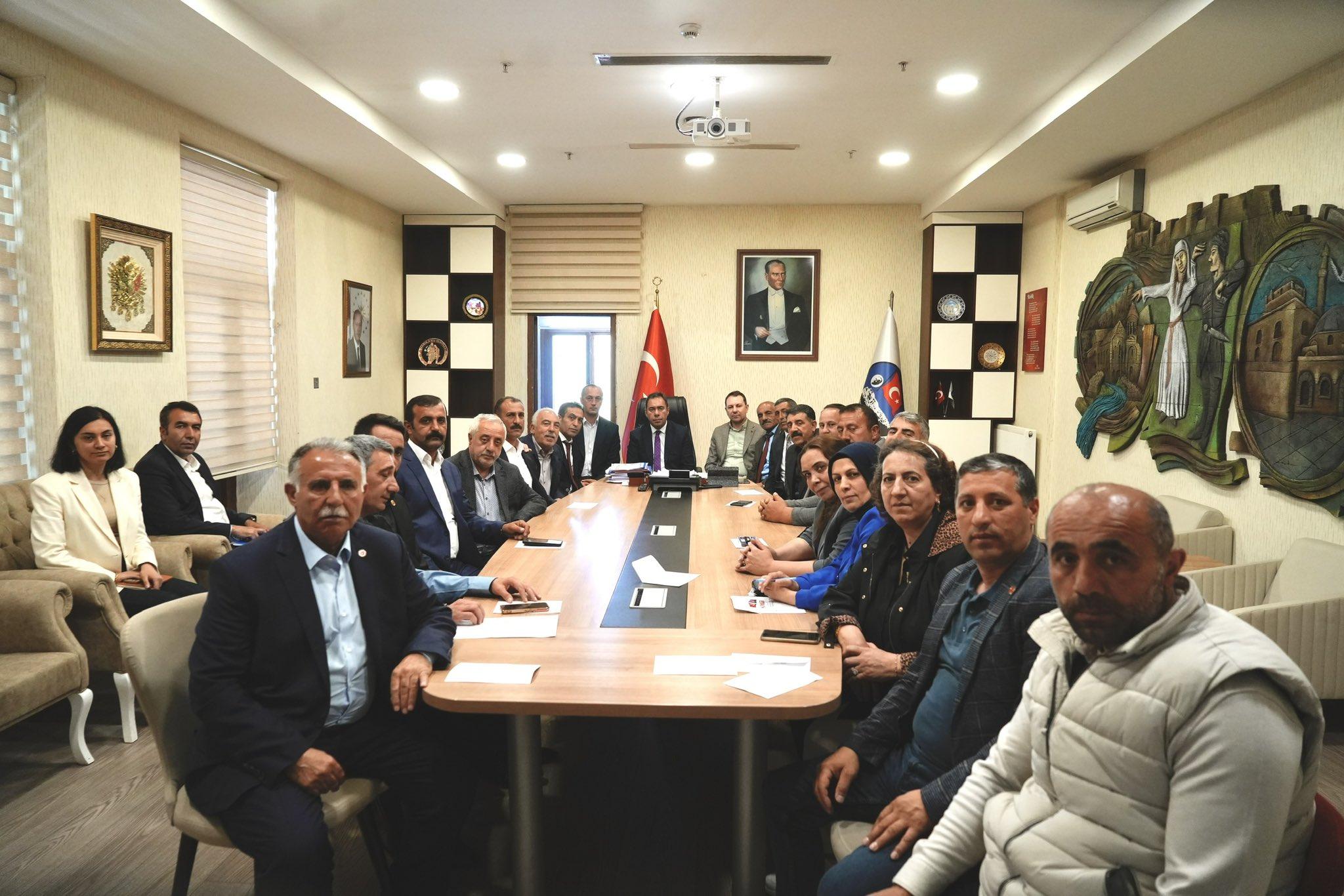 Başkan Ötüken Senger, Muhtarlarla buluştu: “Halkımızın taleplerini birlikte karşılayacağız”