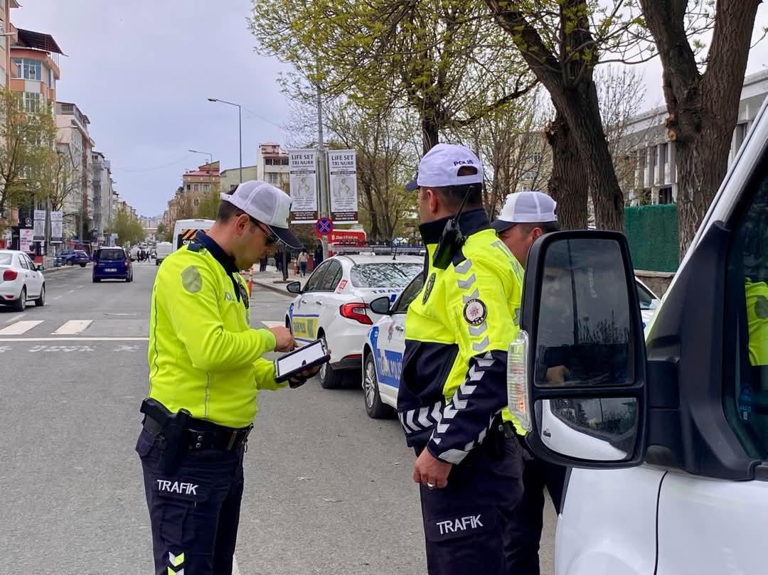 Kars trafik ekiplerinden güvenli taşımacılık için denetim