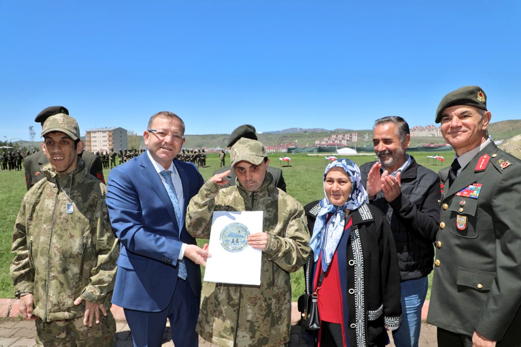 Kars Valisi Ziya Polat, özel bireylerle yemin töreninde buluştu
