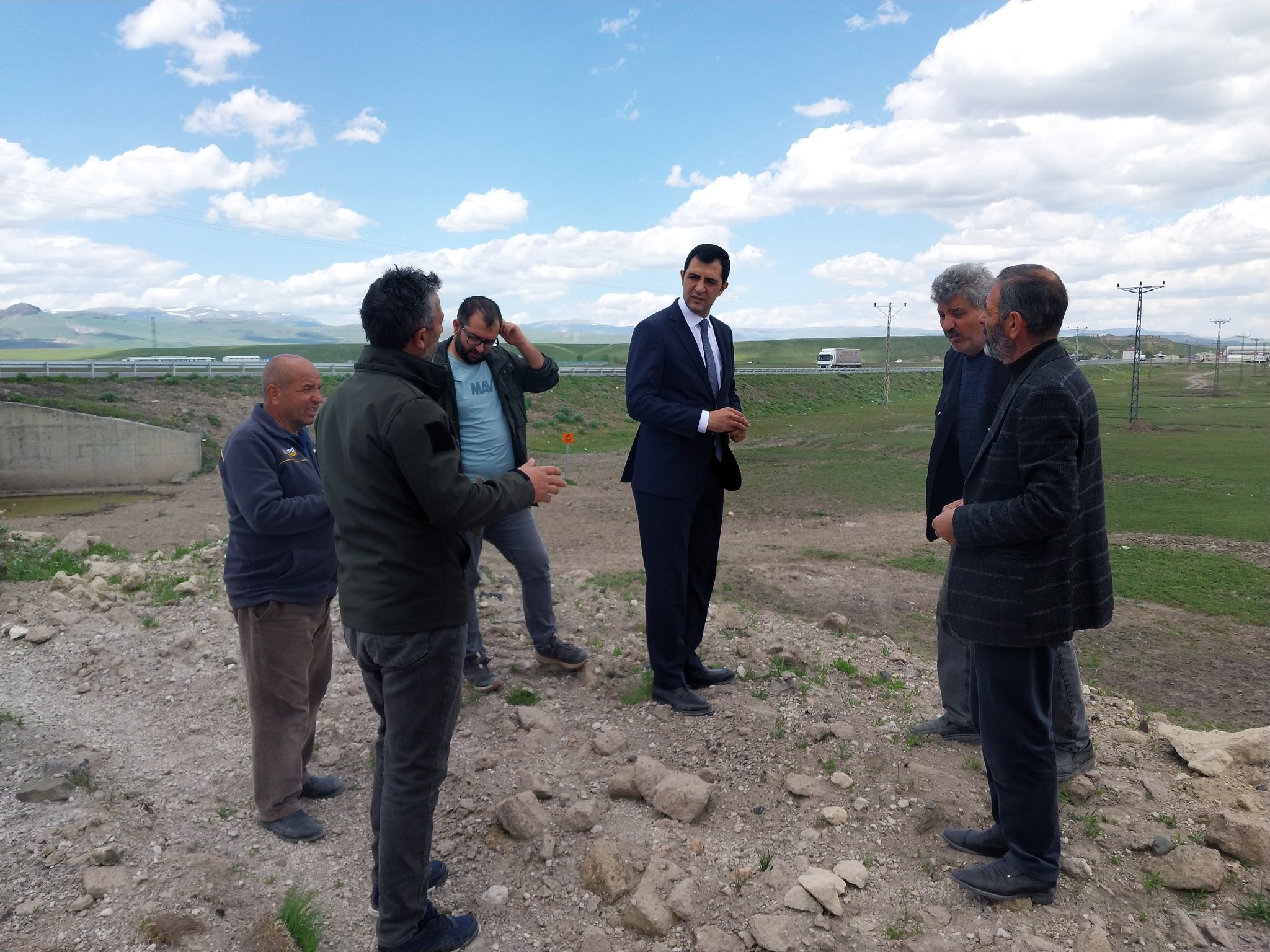 Selim Belediye Başkanı Barış Koç, kolları sıvadı