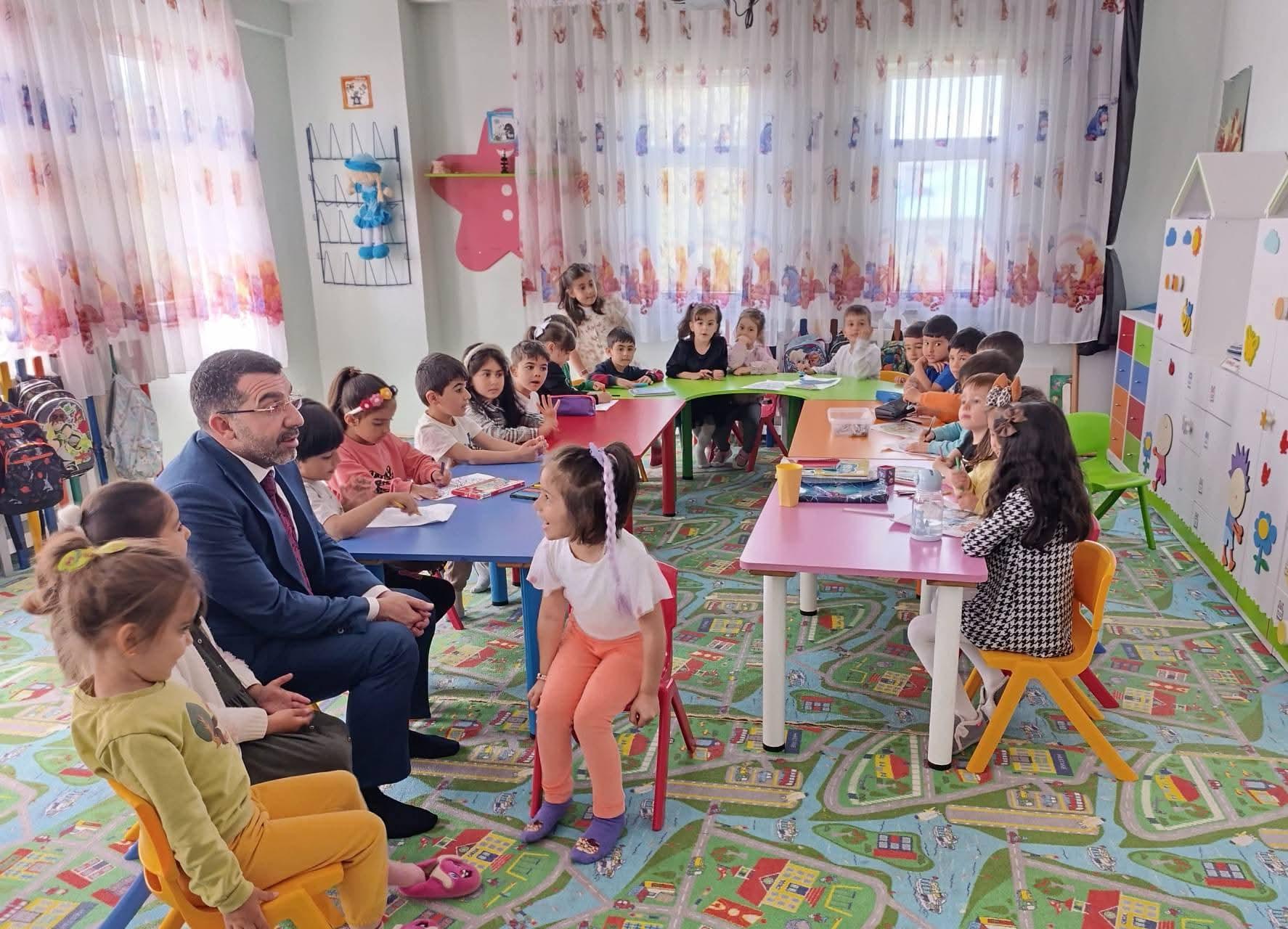Kars Milletvekili Adem Çalkın, 4-6 yaş grubu Kur'an Kursu'nu ziyaret etti