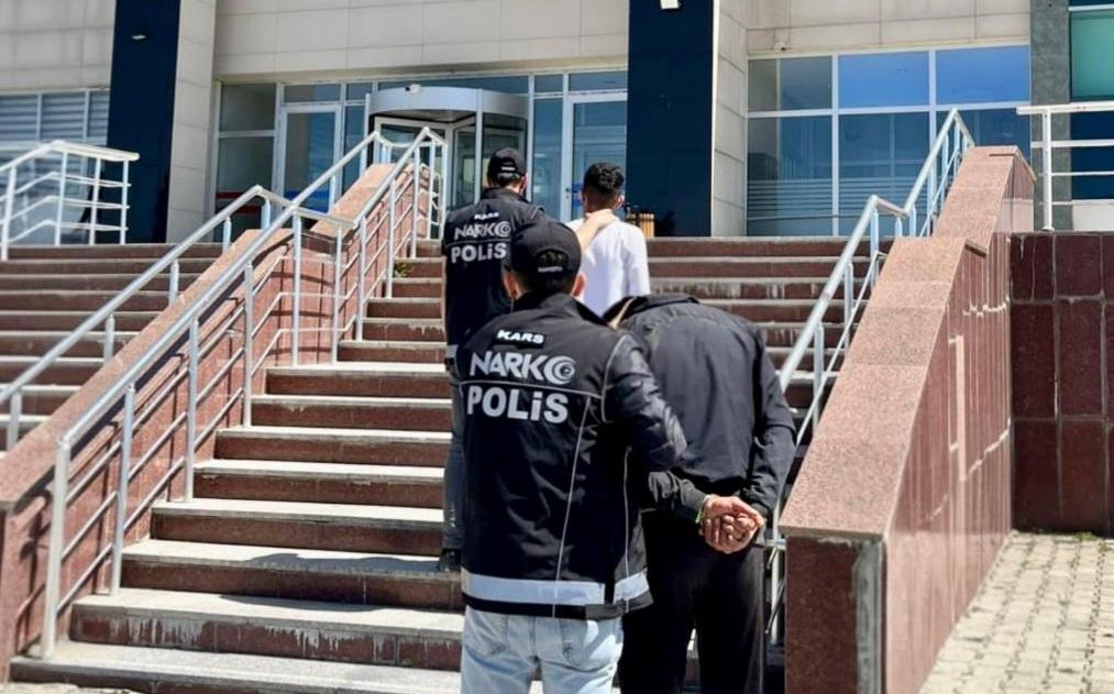 Kars’ta uyuşturucu suçlularına yönelik operasyon: 3 kişi tutuklandı
