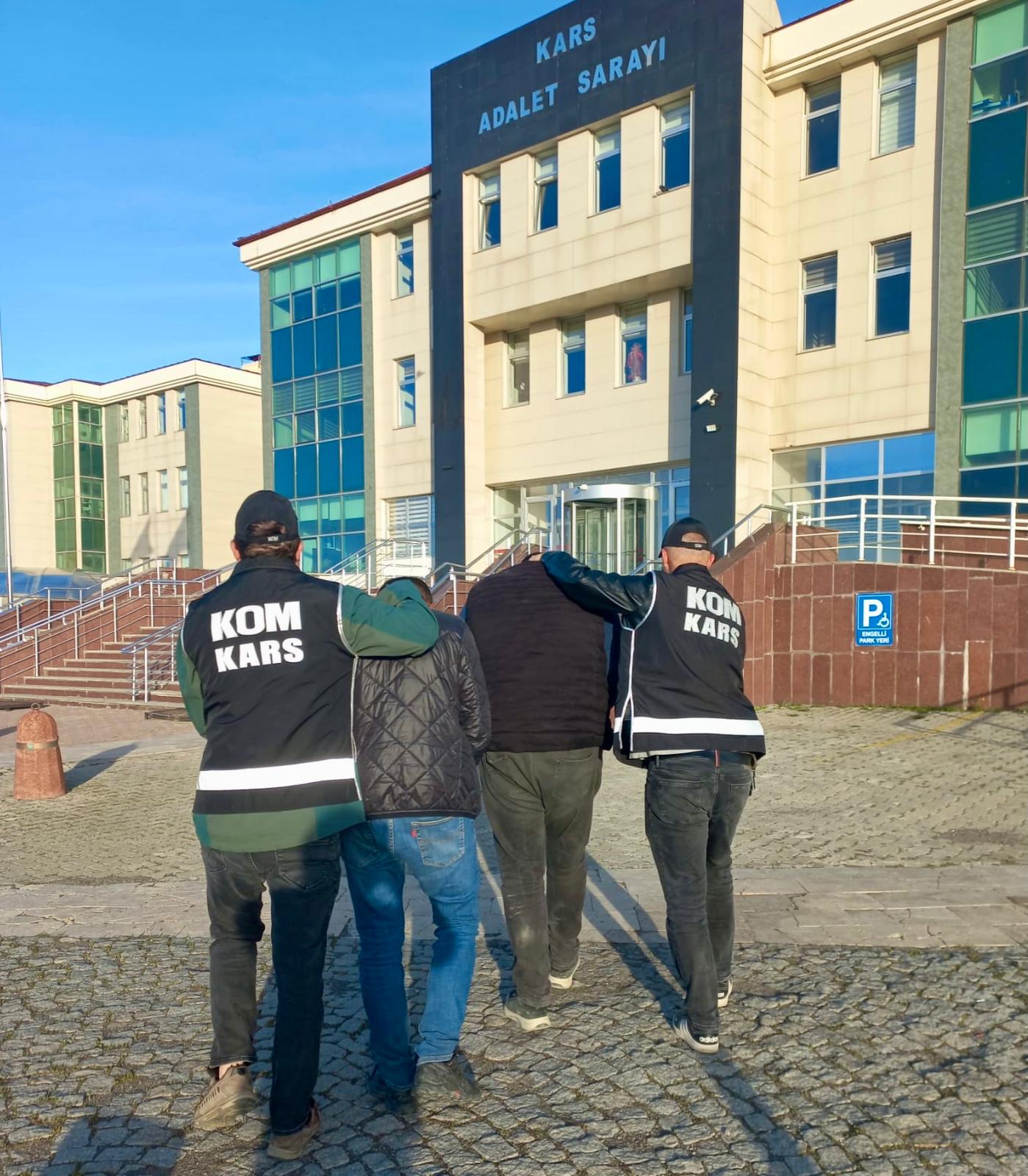 Kars'ta 9 yıl hapis cezası bulunan abi kardeş yakalandı