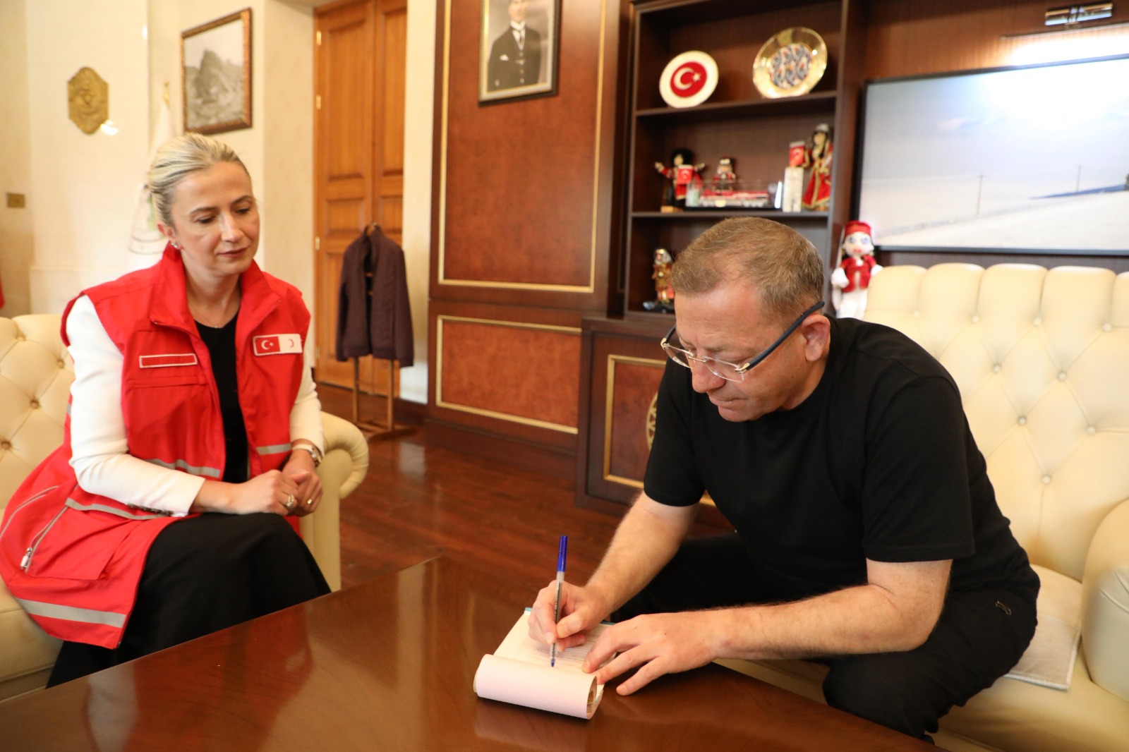 Vali Ziya Polat’tan Kızılay’ınkurban kampanyasına destek