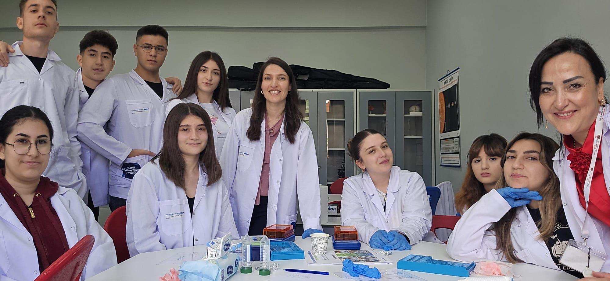 Kars Özel Çelik Başarı Koleji'nde biyoteknoloji eğitimiyle geleceğin bilim insanları yetişiyor