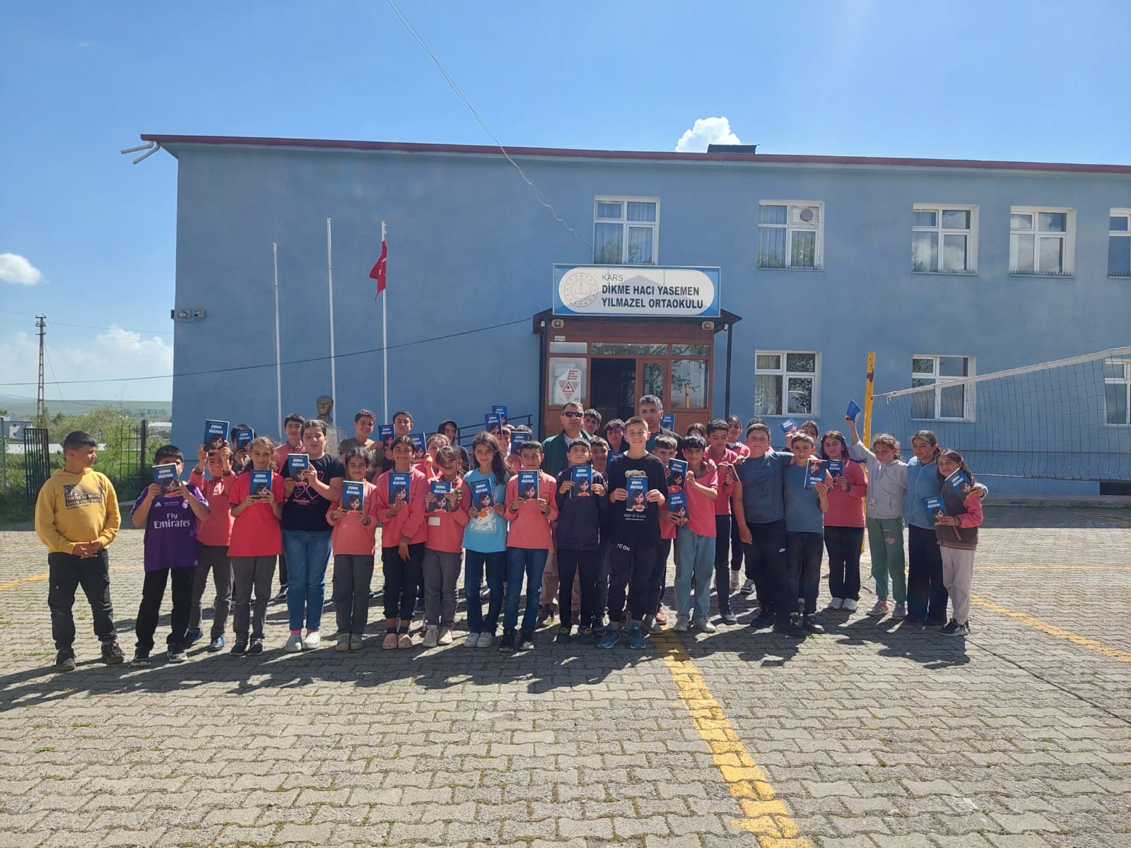 Yazar, Şair ve Edebiyat Öğretmeni Murat Aybirdi, okurlarıyla bir araya geldi