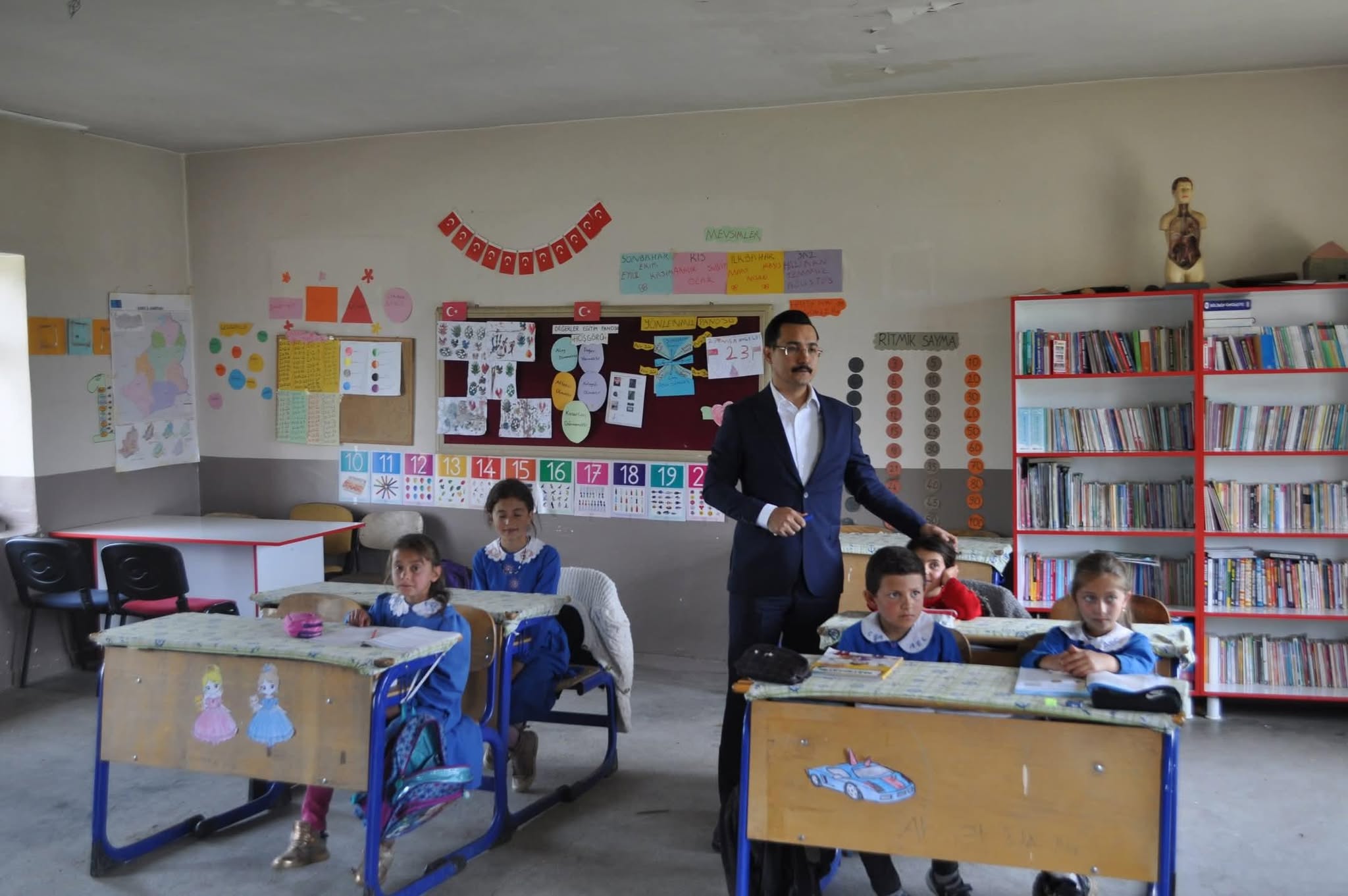 Akyaka Kaymakamı İsmail Demirtaş, Hacıpiri Köyü İlkokulunu ziyaret etti