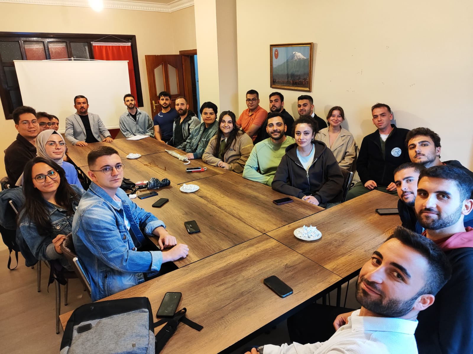 KAÜ öğrencileri Veteriner Hekimleri Odası Başkanı Ercan Ödül ile biraraya geldi