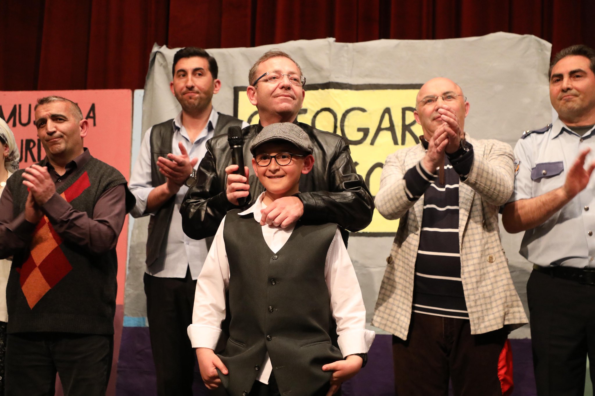 Kars’ta “Otogargara” Tiyatro oyunu seyircisiyle buluştu
