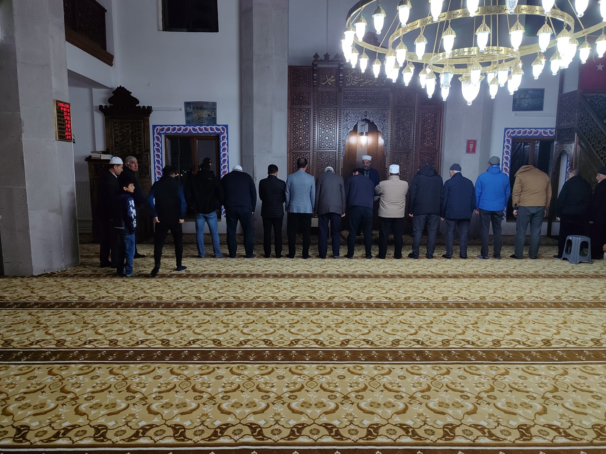Kars Müftülüğünce sabah namaz buluşmaları devam ediyor.