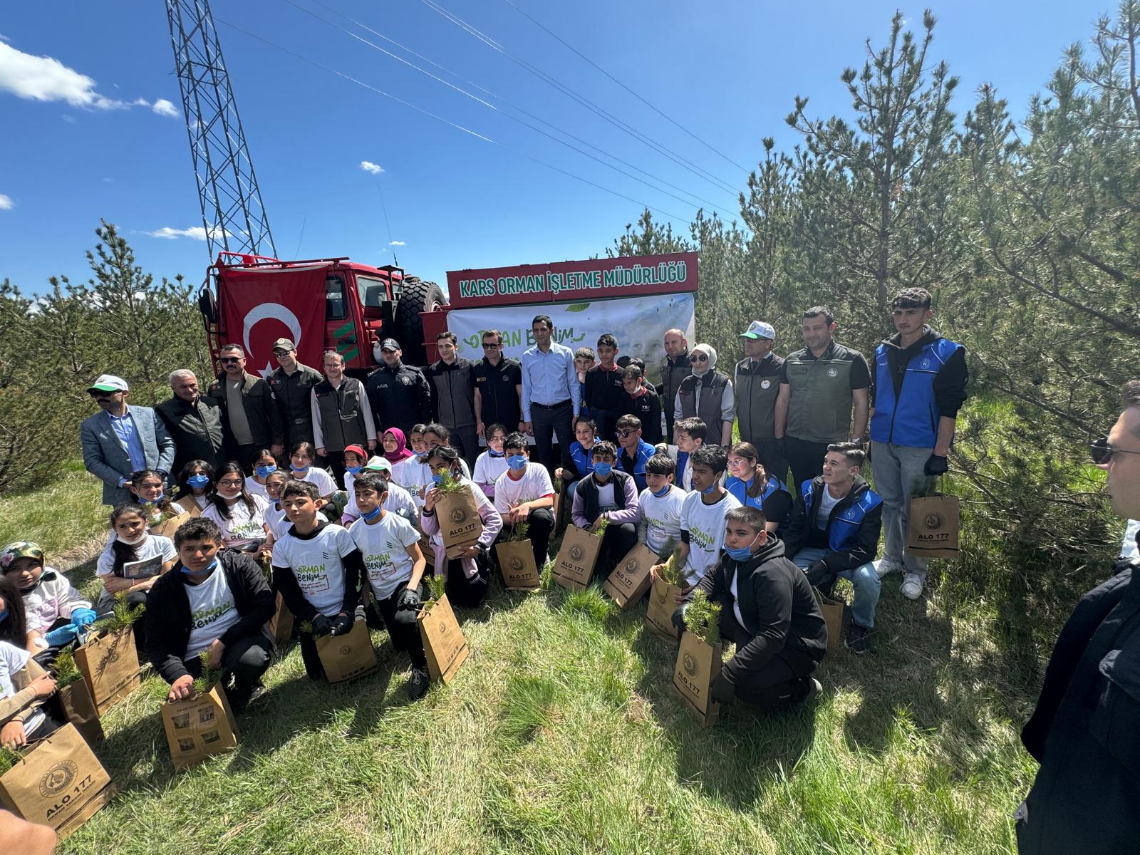 Kars'ta "Orman Benim" etkinliğinde onlarca çöp poşeti dolusu atık toplandı