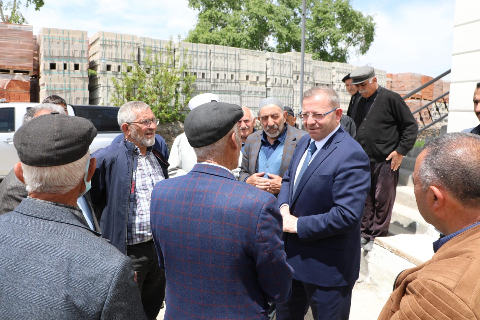 Kars Valisi Ziya Polat, Alpaslan Mahallesi'nde vatandaşlarla buluştu