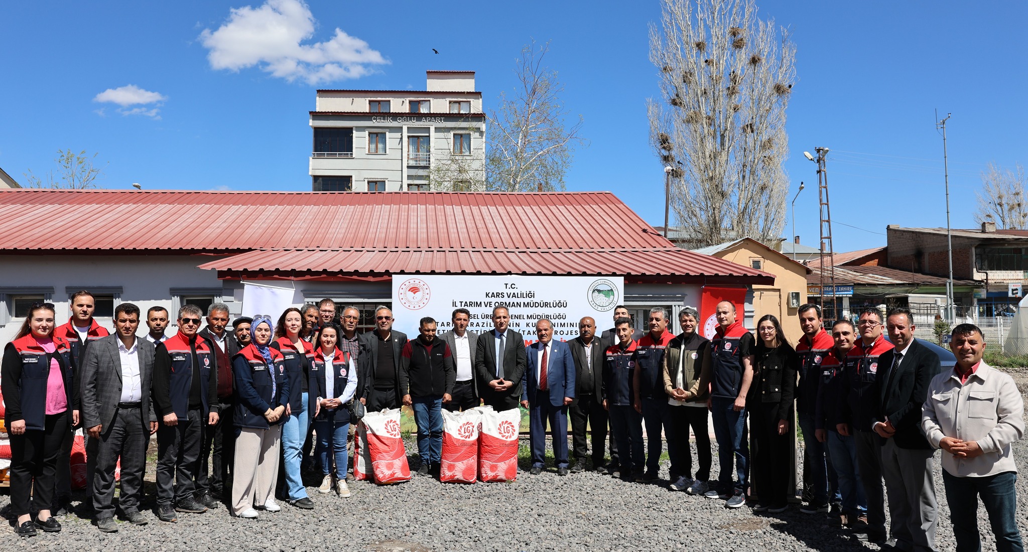 Kars'ta çiftçilere ücretsiz tohum dağıtıldı