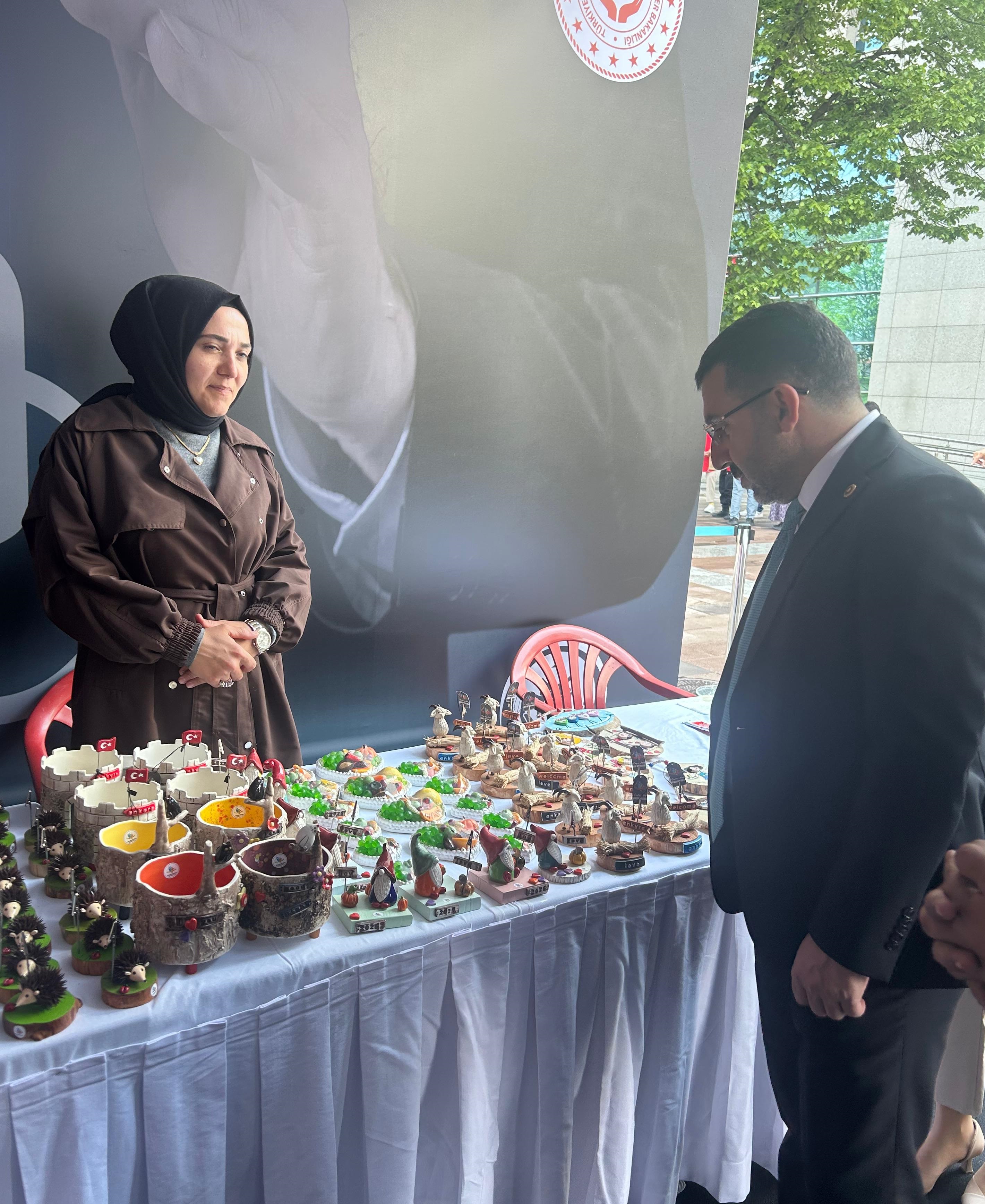 Türkiye Büyük Millet Meclisi'nde Engelsiz Sergisi ziyarete açıldı