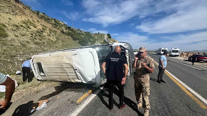 Elazığ’da yolcu minibüsü takla attı: 7 yaralı