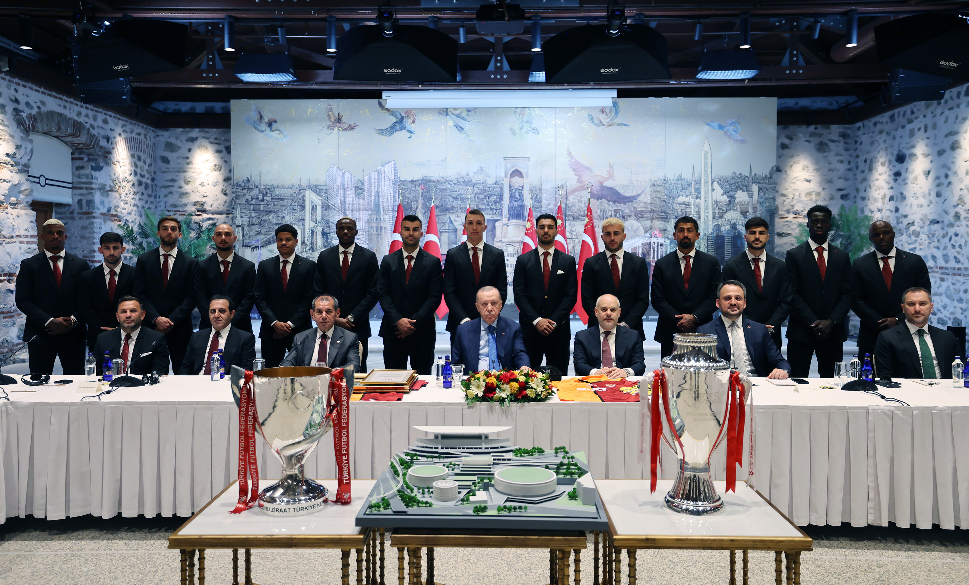 Cumhurbaşkanı Erdoğan, Galatasaray kadrosunu ağırladı
