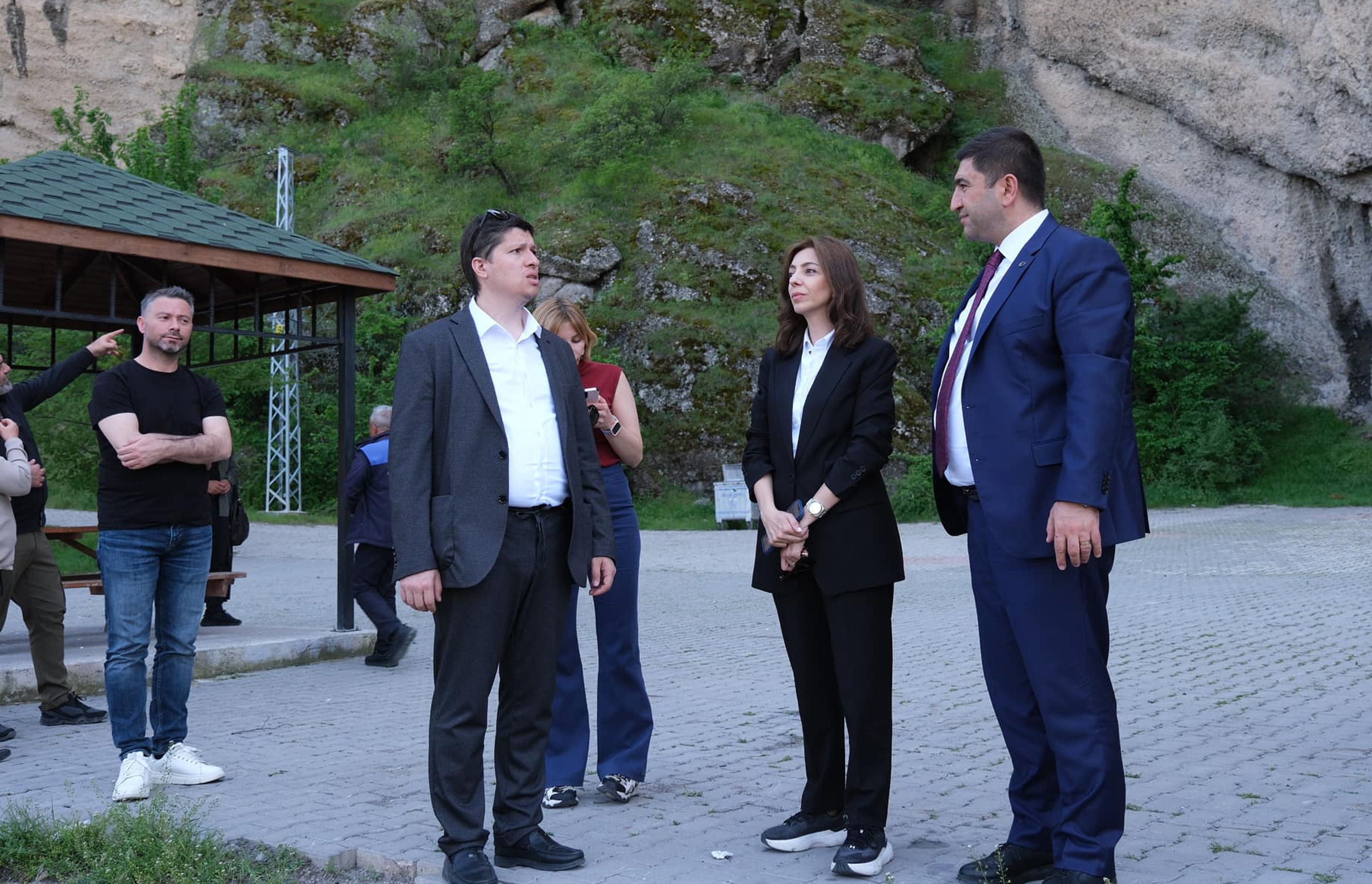 Güdül Belediye Başkanı Mehmet Doğanay ilçede incelemelerde bulundu