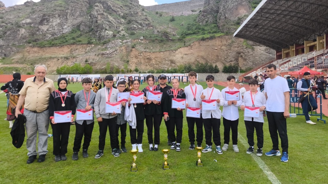 Trabzon Tonya Hoşarlı Ortaokulu’ndan okçuluk zaferi