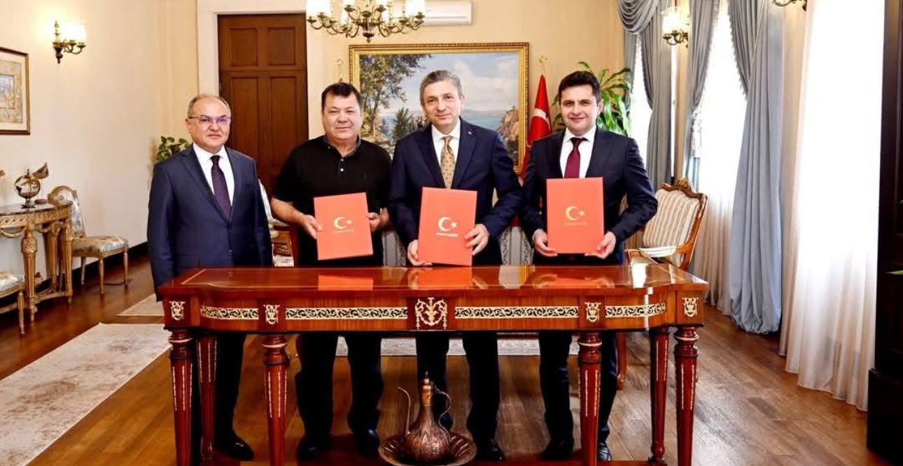 Antalya'da eğitime hayırsever desteği: Erten'den Aksu'ya anlamlı bağış