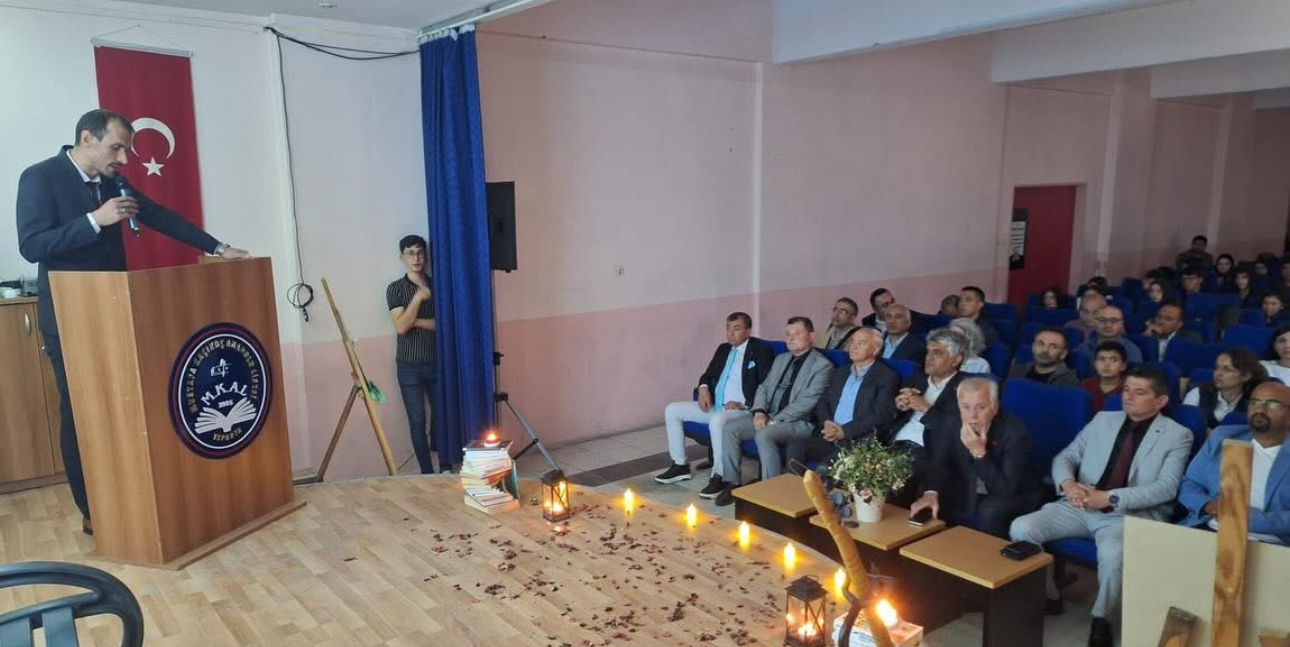 Mustafa Kaçıkoç Anadolu Lisesi’nde şiir ve türkü dinletisi