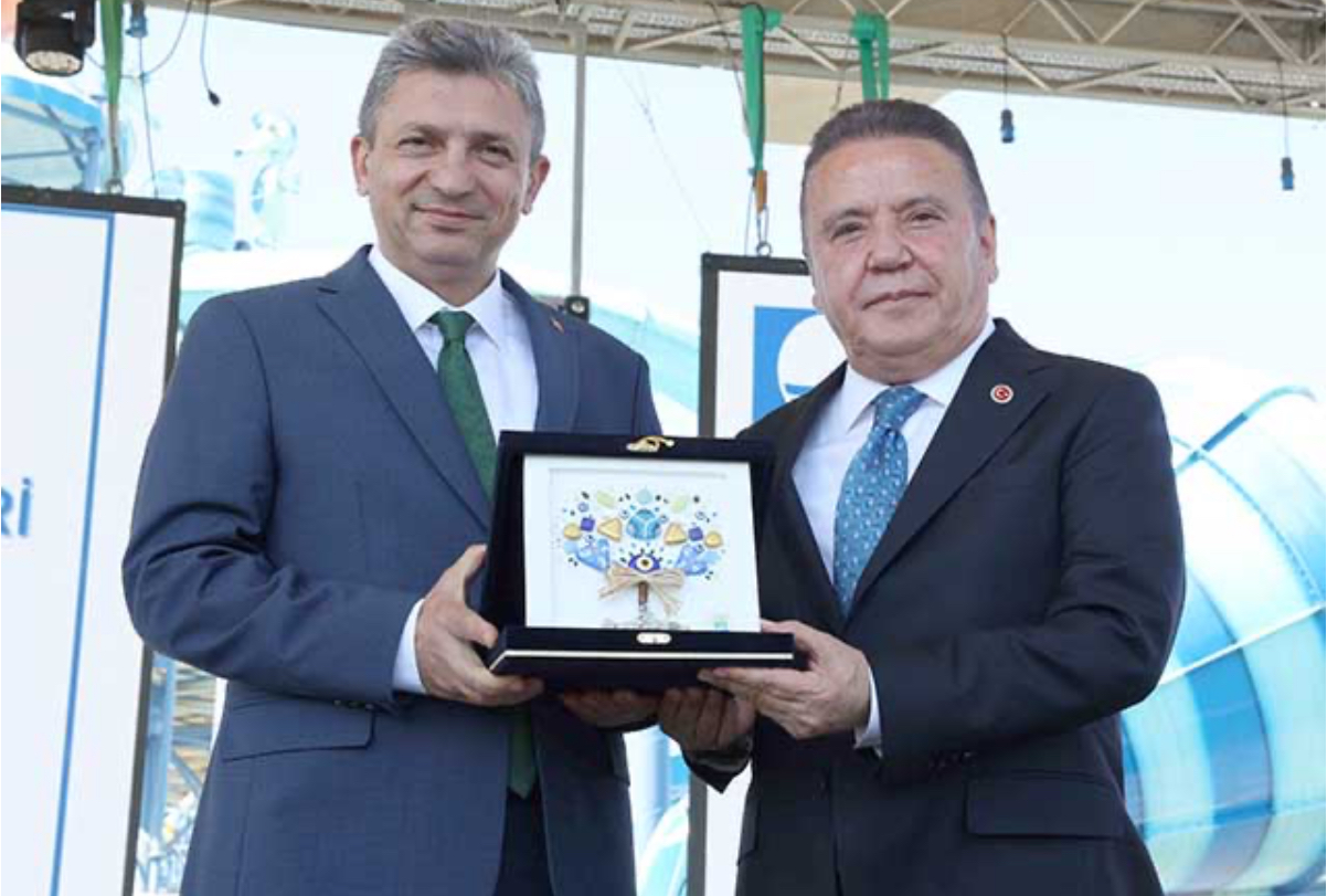 Antalya mavi bayrakta zirveyi kimseye bırakmıyor! Vali Şahin'den açıklama