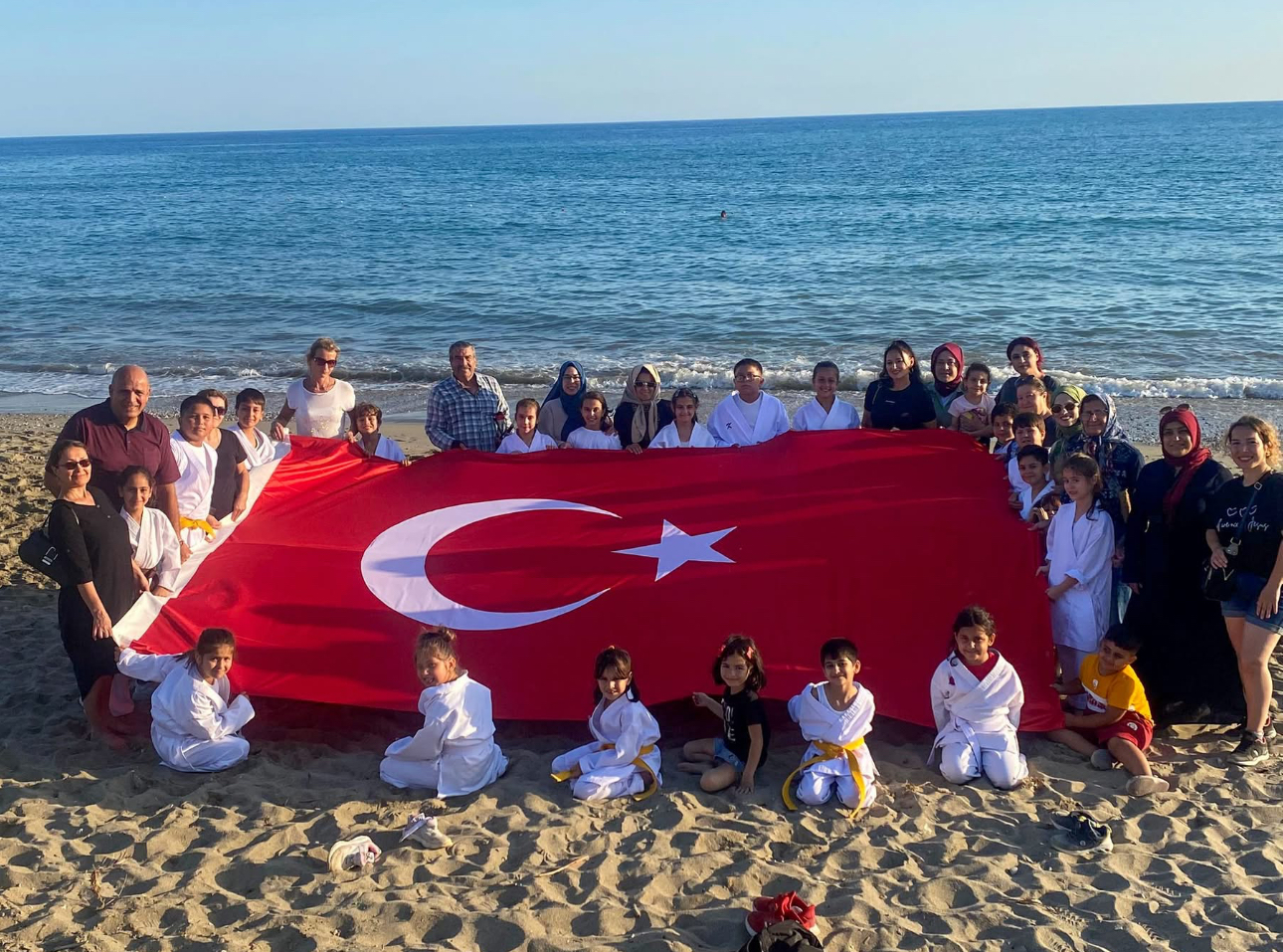 Alanya sahilde karate rüzgarı esti