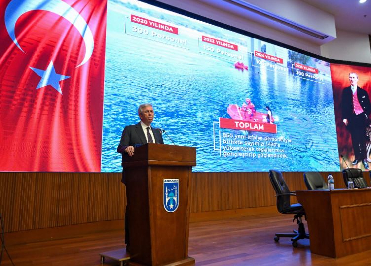 Mansur Yavaş, 300 yeni itfaiye personeli ile bir araya geldi