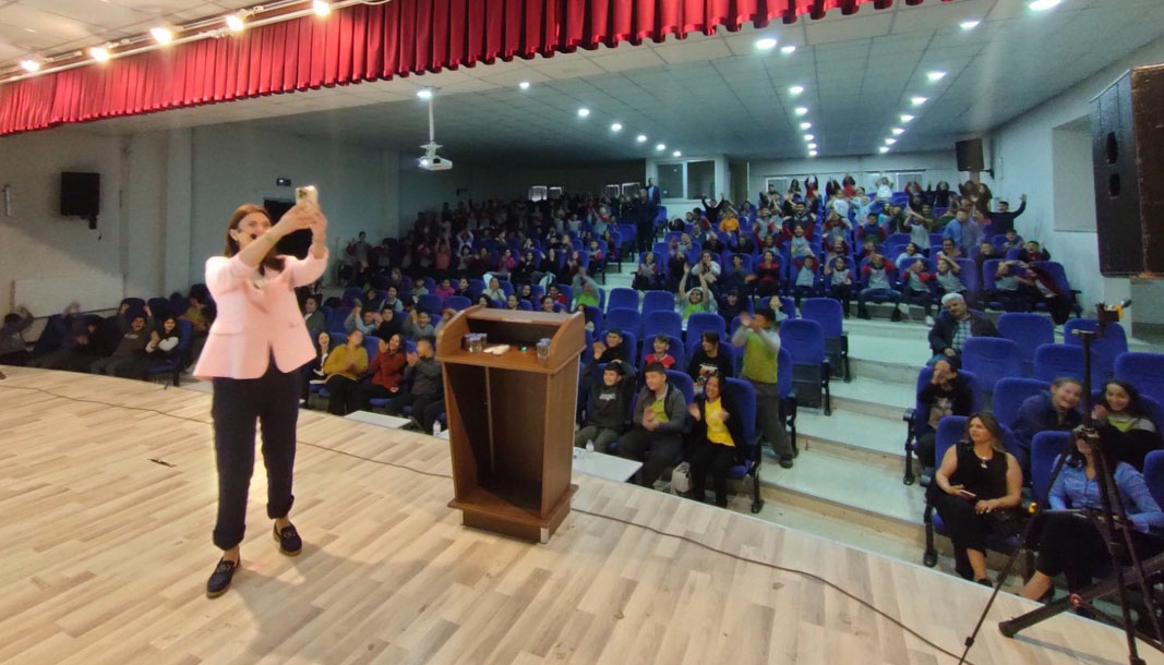 Korkuteli Belediyesi’nden öğrencilere iki oturumluk farkındalık semineri