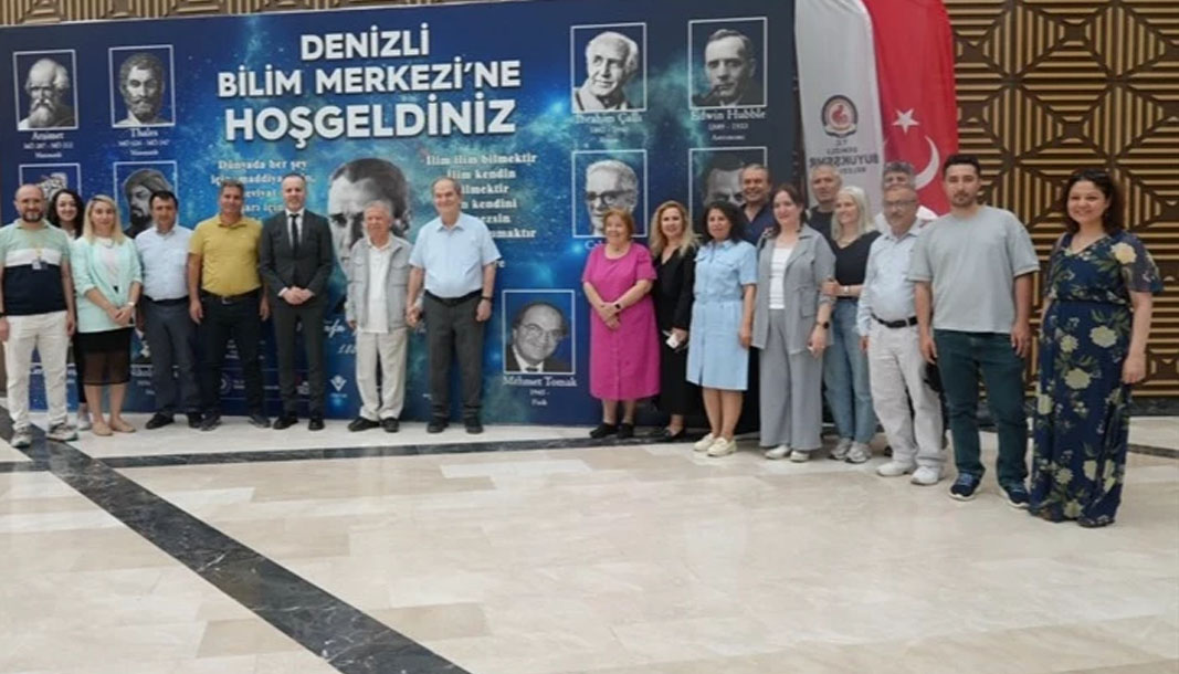 Denizli'de “Bilim ve Sevgi” söyleşisi büyük ilgi gördü
